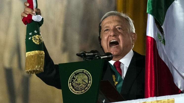 Realiza López Obrador Grito histórico 