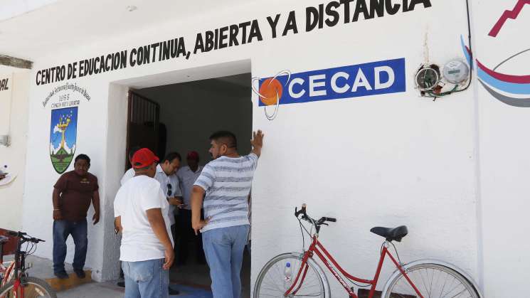 Se extiende UABJO en regiones del estado, a través del CECAD