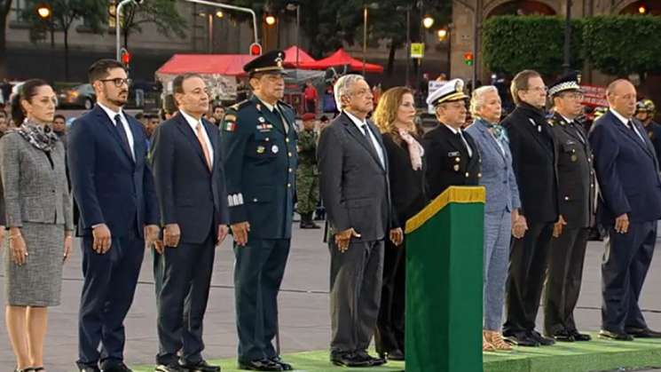 Encabeza AMLO ceremonia por sismos de 1985 y 2017