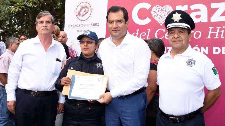 Reconoce edil Oswaldo García generosidad de mujer policía   