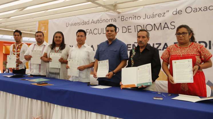 Facultad de Idiomas firma convenio con municipios