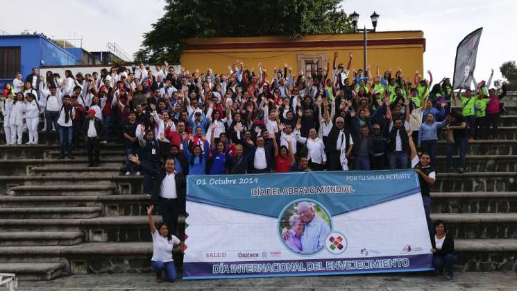 Celebra SSO Abrazo Mundial y Día Internacional de Envejecimiento