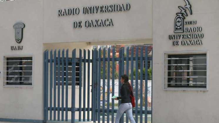 Radio Universidad celebra 55 de trasmisión al aire