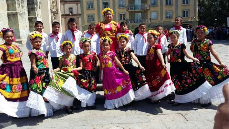 En F1, 15 niñas juchitecas cantarán himno nacional en zapoteco