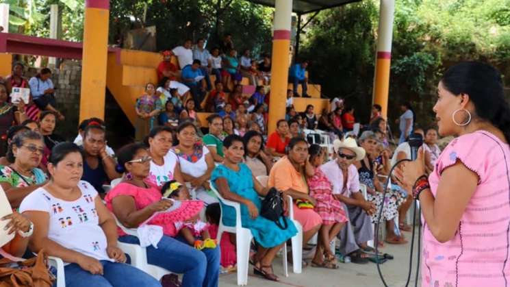 Entregan  apoyos en la Costa a través de programas de la Sepia