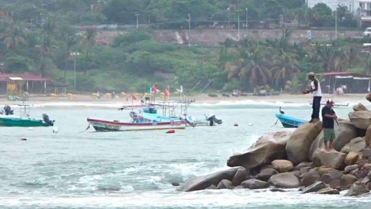 Por entrada de ciclón cierran puertos en Costas de Oaxaca