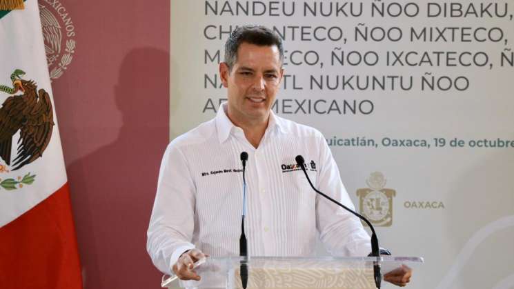 Reconoce AMH a pueblos originarios de Oaxaca en gira con AMLO