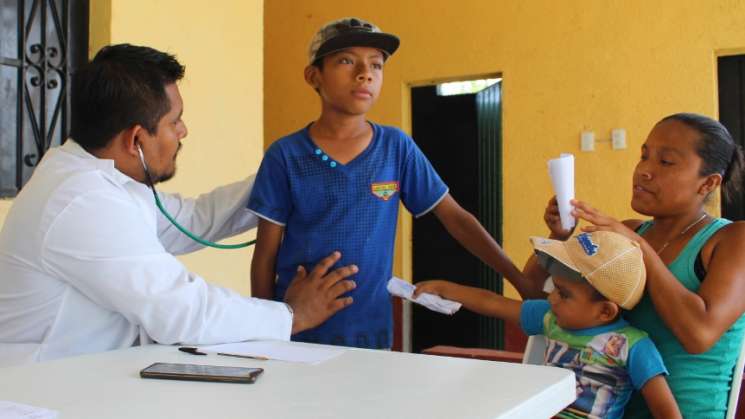 Realizan consultas medicas gratuitas en la costa de Oaxaca