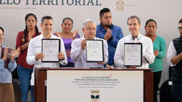 Más de 2 mil mdp a escuelas de educación básica en Oaxaca