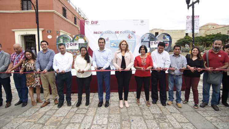 DIF entrega 11 contenedores de PET para la ciudad 