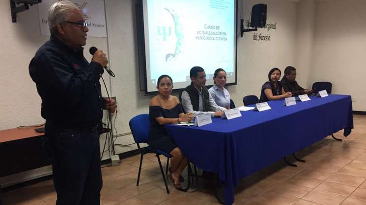 Actualiza SSO a psicólogos en atención de violencia familiar 