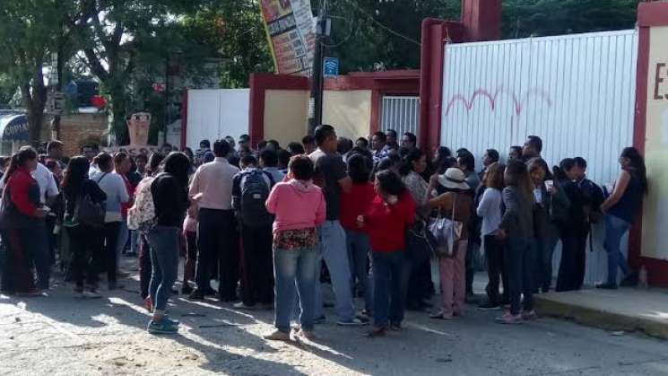 Cumple IEEPO con la comunidad de la Secundaria Técnica 106 