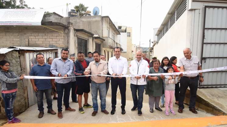 Inauguran pavimentación en San Martín Mexicapam