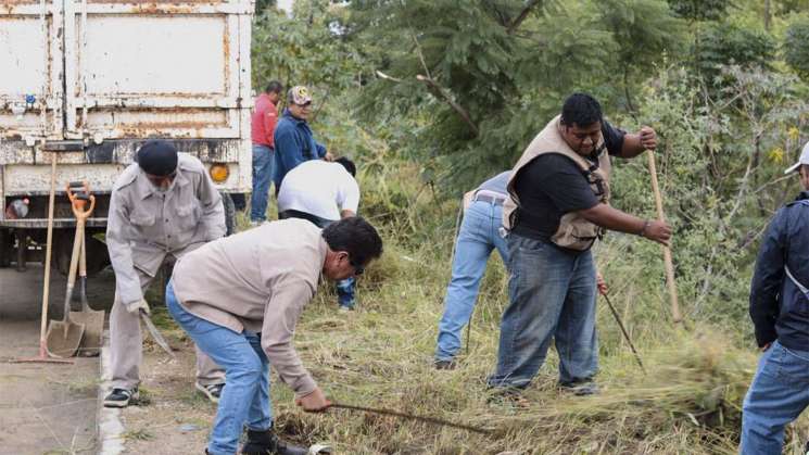 Limpian el río Atoyac con Mega Tequio