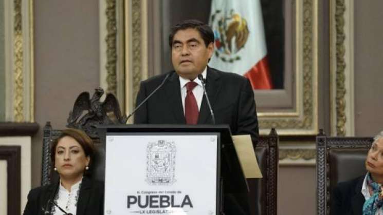 Gobernador de Püebla firma revocación de 29 Notarias Públicas