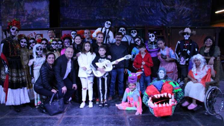 Cautiva “Coco, el Musical”  a niñez de Oaxaca de Juárez