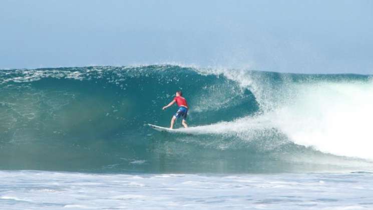 Oaxaqueños imponen condiciones en el torneo de surf