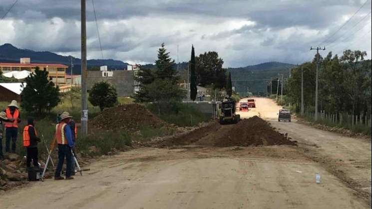 Inicia CAO obras carreteras en Tlaxiaco