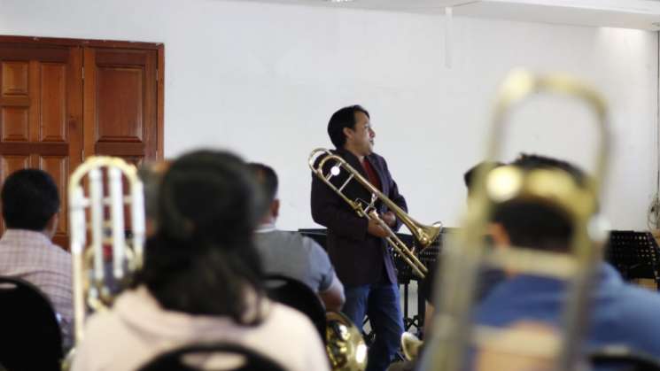 Participan músicos en la Master Class de Alejandro Díaz Avendaño