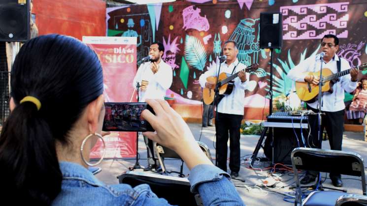 Celebran en parques públicos de la capital dia del músico