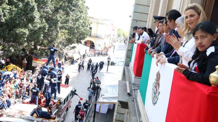 Con estampas históricas y desfile, celebran Revolución Mexicana