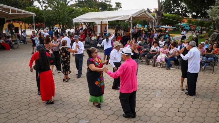 Invitan a Domingos de Danzón en Santa Cruz Xoxocotlán