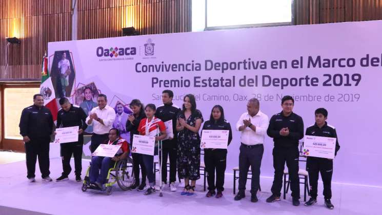 Reconocen desempeño de deportistas oaxaqueños