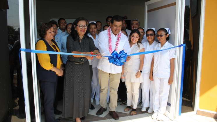 Reconocen la calidad educativa de Enfermería Tehuantepec