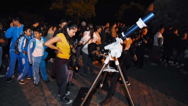 Más de 6 mil personas asisten a Noche de las Estrellas de Oaxaca