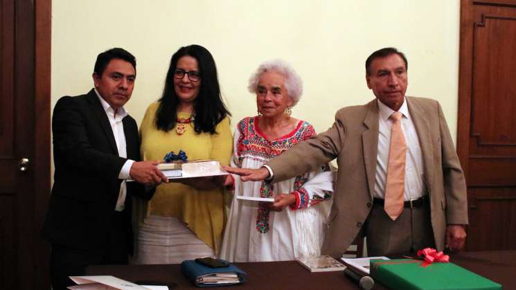 Entrega DDHPO 1er premio de ensayo 