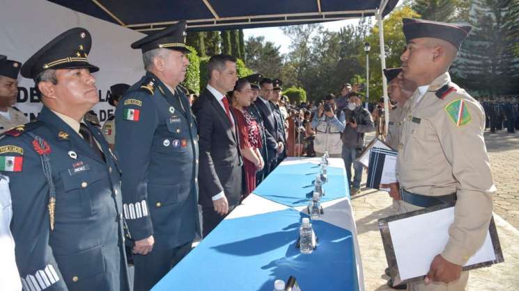 Reciben cartillas liberadas jóvenes del Servicio Militar Nacional