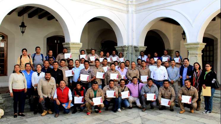 Entregan Ayuntamiento de Oaxaca de Juárez y SEMOVI reconocimiento