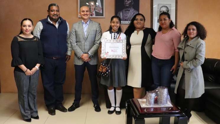 Alumna del Cobao obtiene primer lugar en concurso de ensayo 