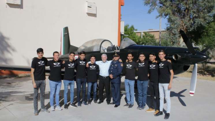 Estudiantes mexicanos crean sistema para cableado de aviones