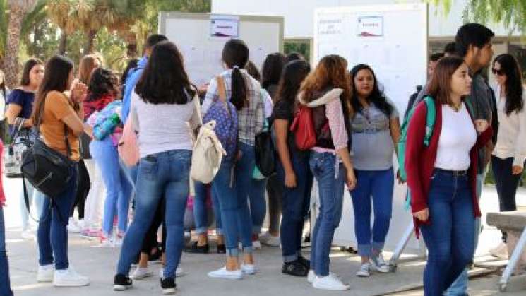 Otorga SEP becas a jóvenes para que se titulen