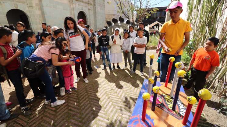 Celebra la FAHHO el Día de Reyes con niñas y niños de Oaxaca