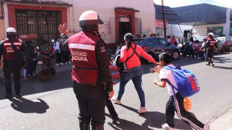 Regreso a clases en Oaxaca de Juárez, sin incidentes