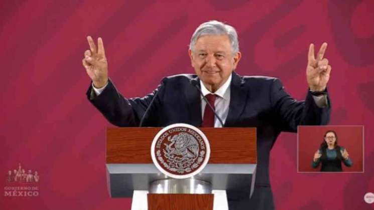  AMLO pide trabajar por la integración familiar