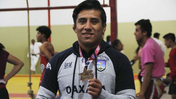 Abraham Pazos gana bronce en Torneo Grand Prix Todos Estrellas   