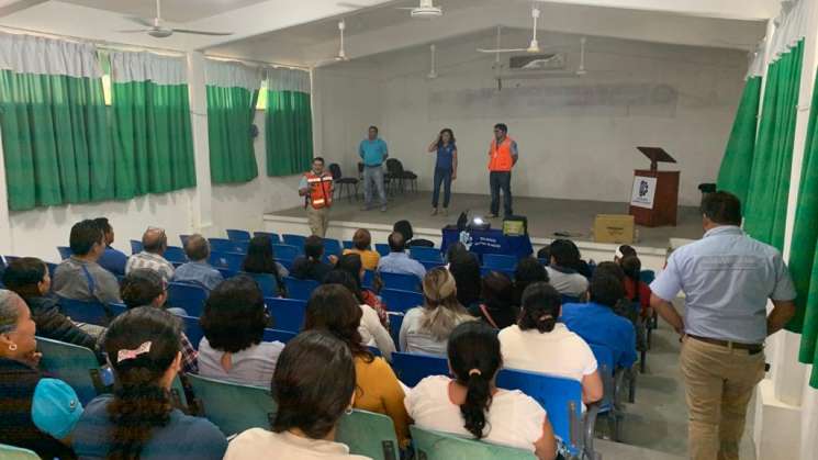 Tras sismos, reinician clases escuelas en San Pedro Comitancillo