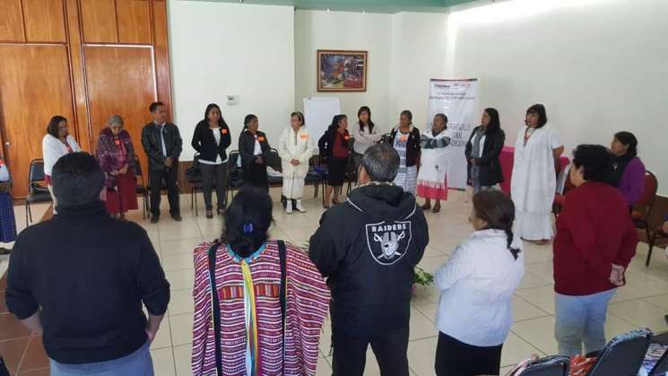 Estudiante de Derecho de la UABJO promueve Medicina Tradicional