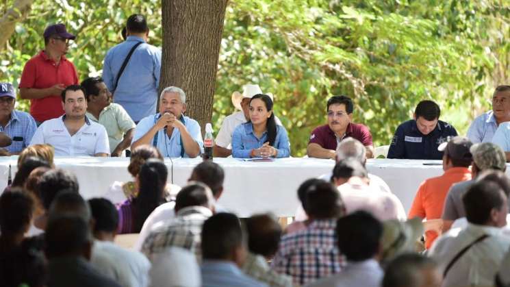 Supervisan reordenamiento del transporte en Pinotepa Nacional