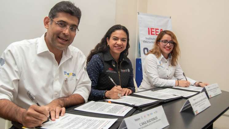 Firma IEEA convenio con Eléctrica Mexicana