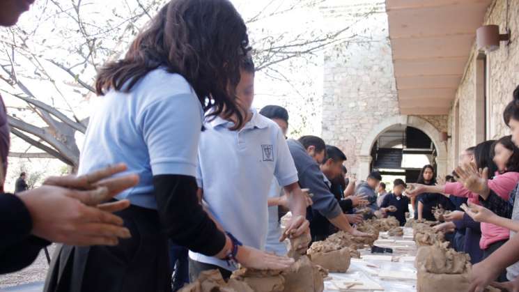 Brinda Casa Wabi dos talleres con Bosco Sodien en Oaxaca