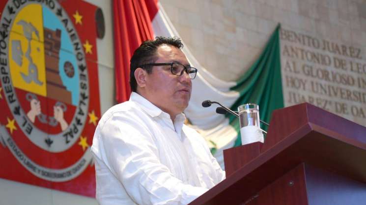 Constitución de Oaxaca criminaliza la pobreza: Horacio Sosa    