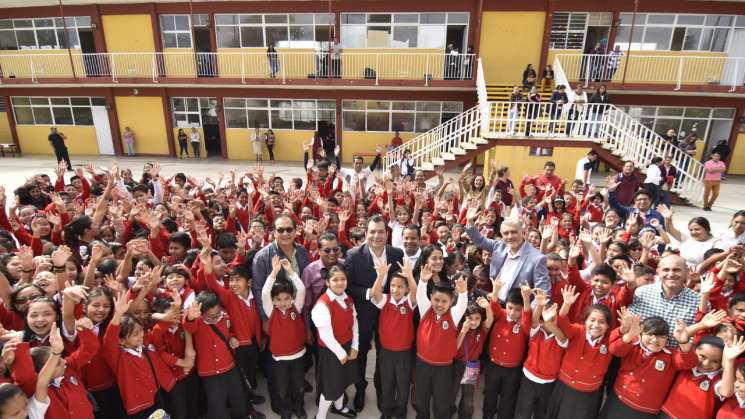 Rehabilitan plaza cívica de la escuela “España”