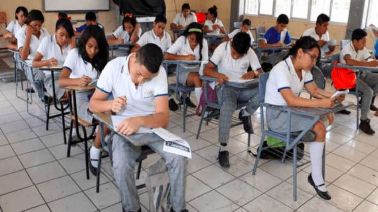 OCDE: Mexicanos estudian mucho y aprenden poco