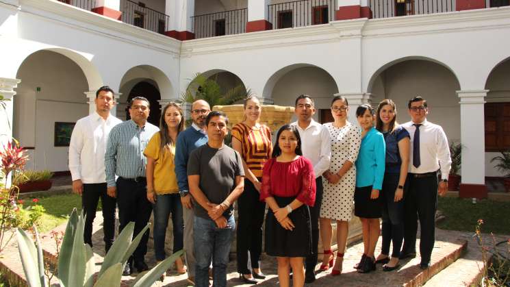 Sesiona Junta Directiva de la Casa de la Cultura Oaxaqueña