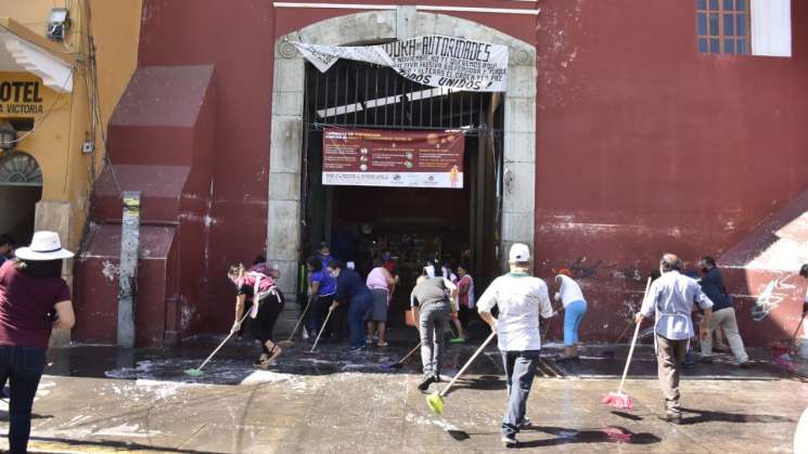  En capital se unen para limpiar calles adyacentes a mercados