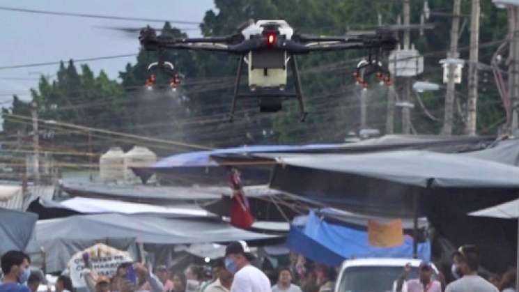 Proyecto ciudadano sanitiza con drones calles de Oaxaca